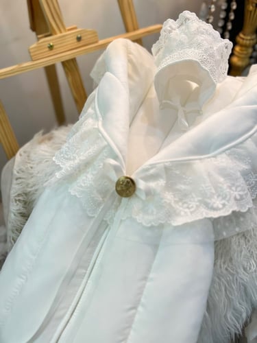 مفرش مواليد+ فستان مقاس من 0-3 + قبعة فرنسية