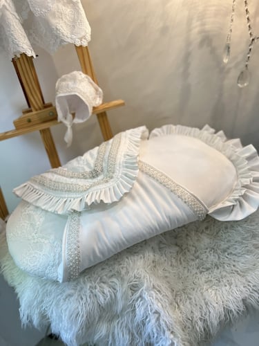 مدس دبل الكرستال واللؤلؤ + فستان مولوده + قبعة فرن...