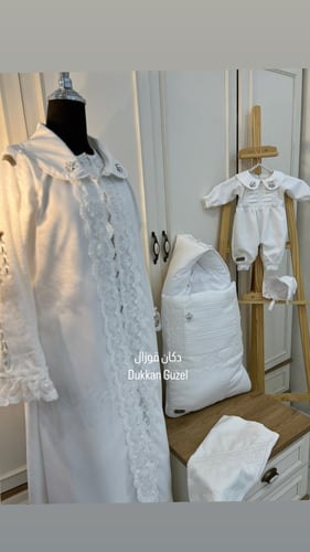 طقم يحتوي على روب ام مكون من قطعتين + مدس + افرول...