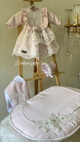 محمل مواليد مع الكرستال+ فستان مقاس من ٠-٣ + قبعة...