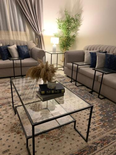 طاولة دورين زجاج لون اسود