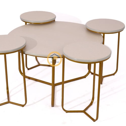 طقم طاولة مع 4 خدمة لون ذهبي وسطح خشب بيج شبية الر...