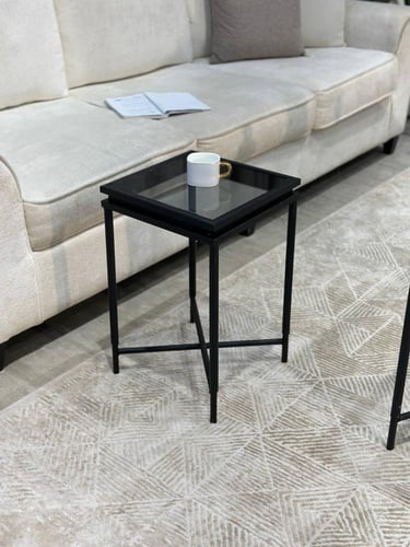 طقم طاولات فخم بسطح زجاج أسود – تصميم عصري يجمع بي...