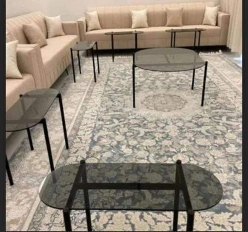 طقم طاولات 7قطع سطح زجاج اسود شفاف