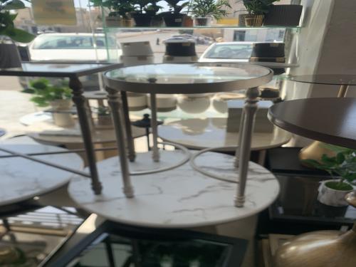 طاوله خدمة بيضاوي