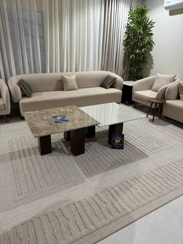 طاولتين سطح رخام قواعد خشب