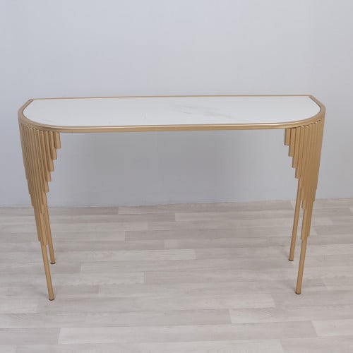 مدخل مودرن بتصميم عصري القاعدة حديد لون ذهبي والسط...