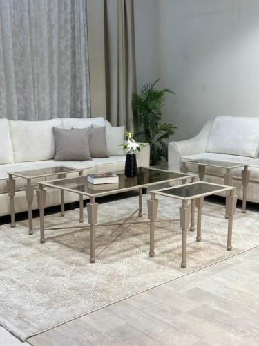 طقم طاولات مع 4 طاولات خدمة – وصل حديثًا