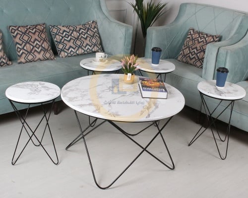 طقم طاولة لون أسود مع 4 طاولات صغيرة خدمة بسطح خشب...