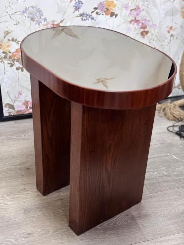 طاولة خدمه. سنديان. لون بني سطح زجاج بني