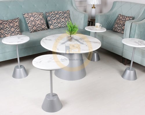 طقم طاولة لون فضي مع 4 طاولات صغيرة خدمة بسطح خشب...