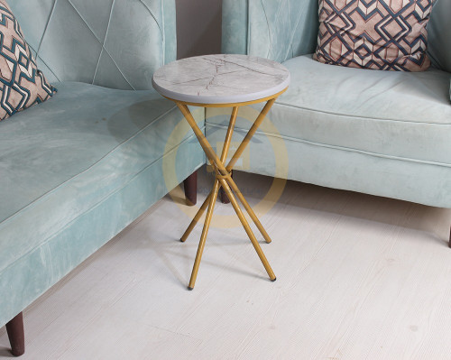 طاولة خدمة لون ذهبي