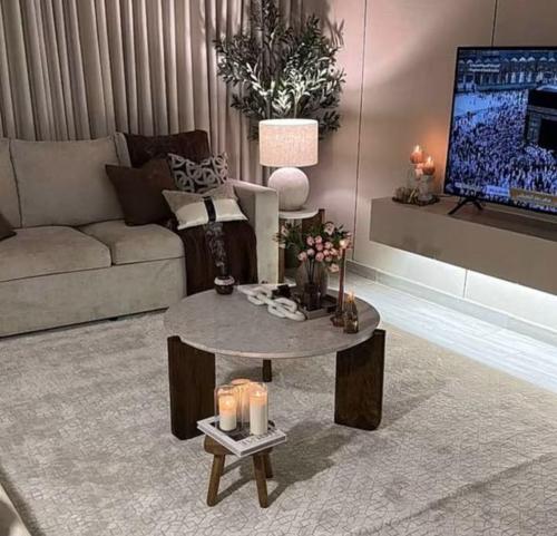 طاولة مفرد سطح رخام عماني