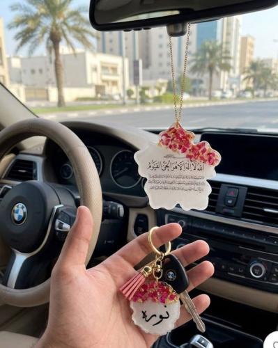 تعليقة سيارة وجهين وميدالية مفاتيح مطرزة بالورد ال...