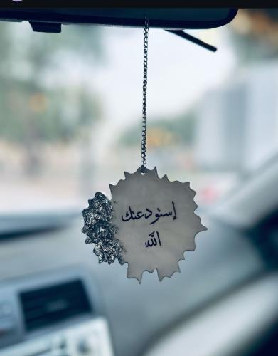تعليقة سيارة وجهين بتصميم انيق من الريزن الفاخر