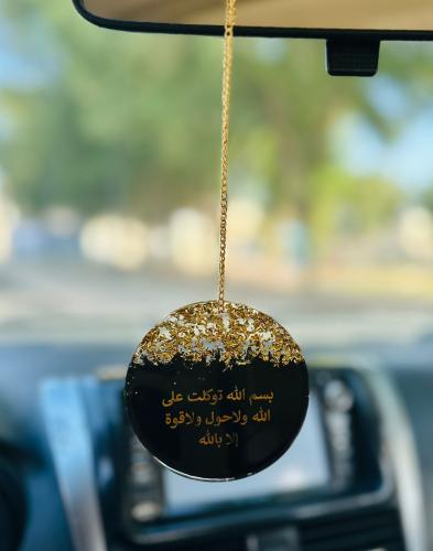 تعليقة زينة مرآه السيارة وجهين على شكل دائري باللو...