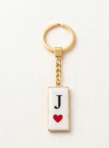 ميدالية مفاتيح أنيقة بتصميم حرف J