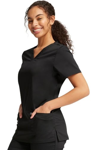 بلوزة سكرب ريڤلوشن النسائي من شيروكي ورك وير