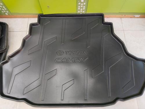 فرشة حماية للشنطة تويوتا كامري لون اسود موديل 2012...