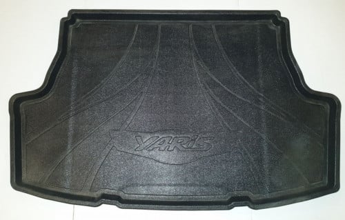 فرشة حماية للشنطة تويوتا يارس لون اسود موديل 2013...