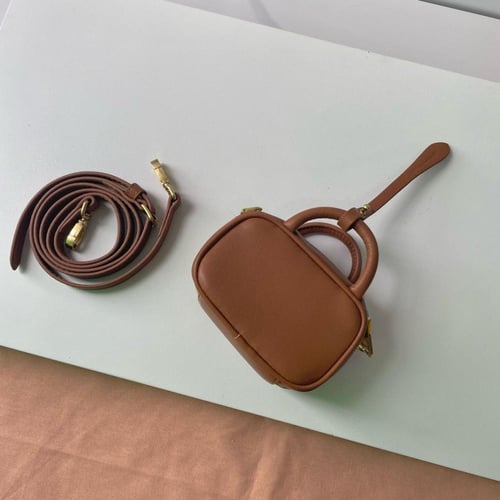 Miu miu تعليقة