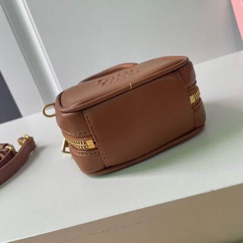 Miu miu تعليقة