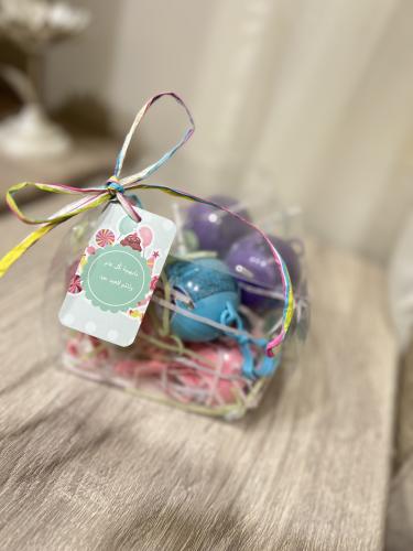 بوكس يحتوي على 8 توزيعات عباره عن ميداليه وحلاوه و...