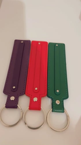 ميداليه شنطه اطفال او مفاتيح بالأسم مناسبه للأهداء