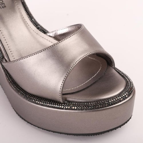 فيرونيكا بيرد