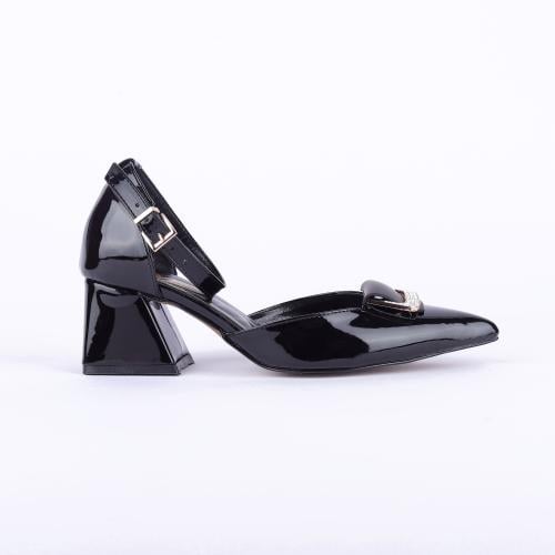 إيفا سبيتشيو