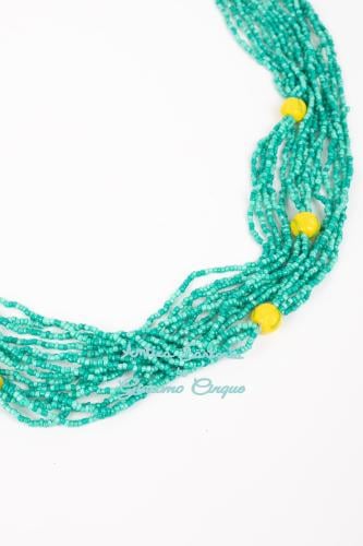 عقد خرز وسط