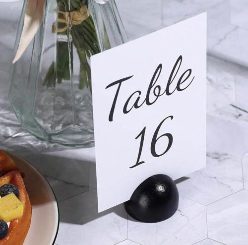 ستاند حامل بطاقه بلون اسود