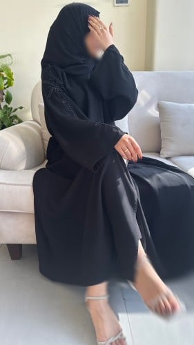 عباية كريب ملكي بشك اسود ع الاكمام