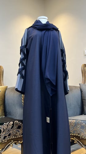 عباية كريب كحلي باضافه لون رمادي بالاكمام