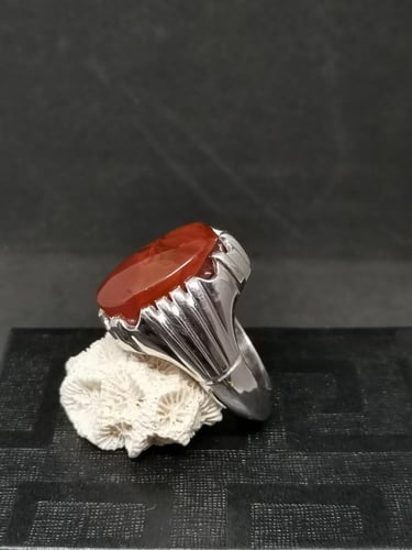 خاتم الفضة بحجر عقيق يماني كبدي مزعفر بصياغة أحمد...