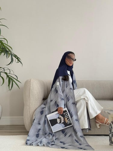 عباية شيفون رمادي مع كحلي