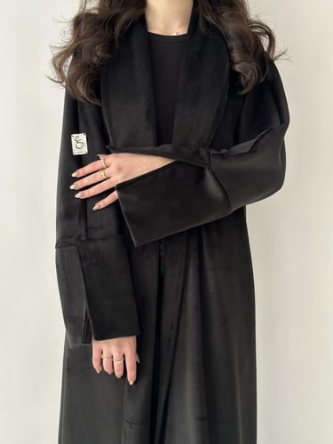 عباية مخمل مبطنه فرو - اسود