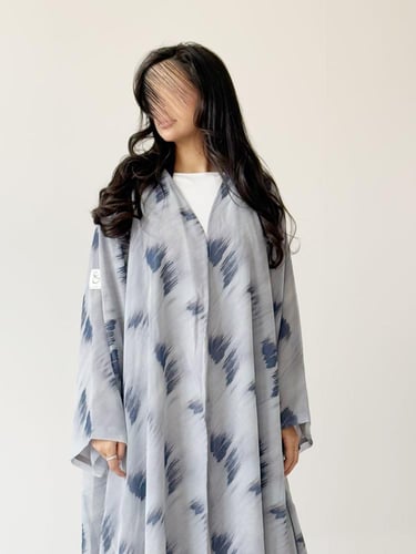 عباية شيفون رمادي مع كحلي