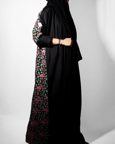 عباية لينن مطرز مبطنه- اسود