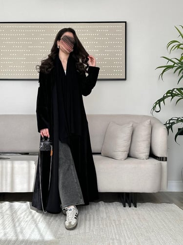 عباية مخمل - اسود