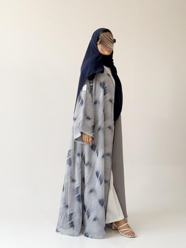 عباية شيفون رمادي مع كحلي