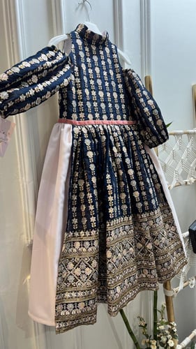 فستان المناسبات تطريز وشك