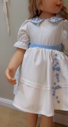 فستان ابيض بتطريز