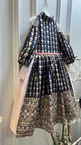 فستان المناسبات تطريز وشك