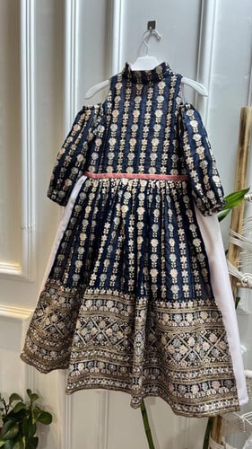 فستان المناسبات تطريز وشك