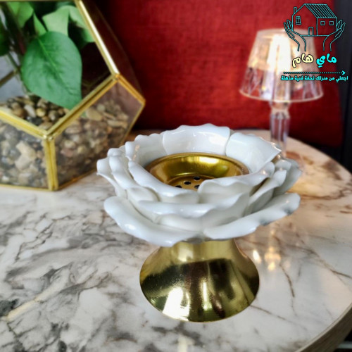 مبخرة بشكل وردة سيراميك ابيض وقاعدة حديد باللون ال...