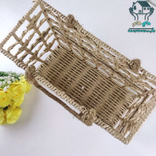 سلة ترامس و رحلات حديد ملبسة بالخيش وسط، عصري وأني...