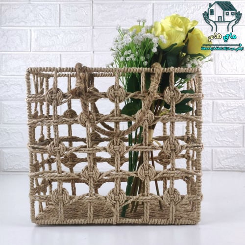 سلة ترامس و رحلات حديد ملبسة بالخيش وسط، عصري وأني...