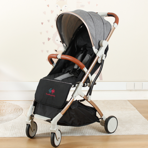 عربية اطفال للتنقل والسفر تناسب الطائرات