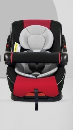 مقعد سيارة للأطفال